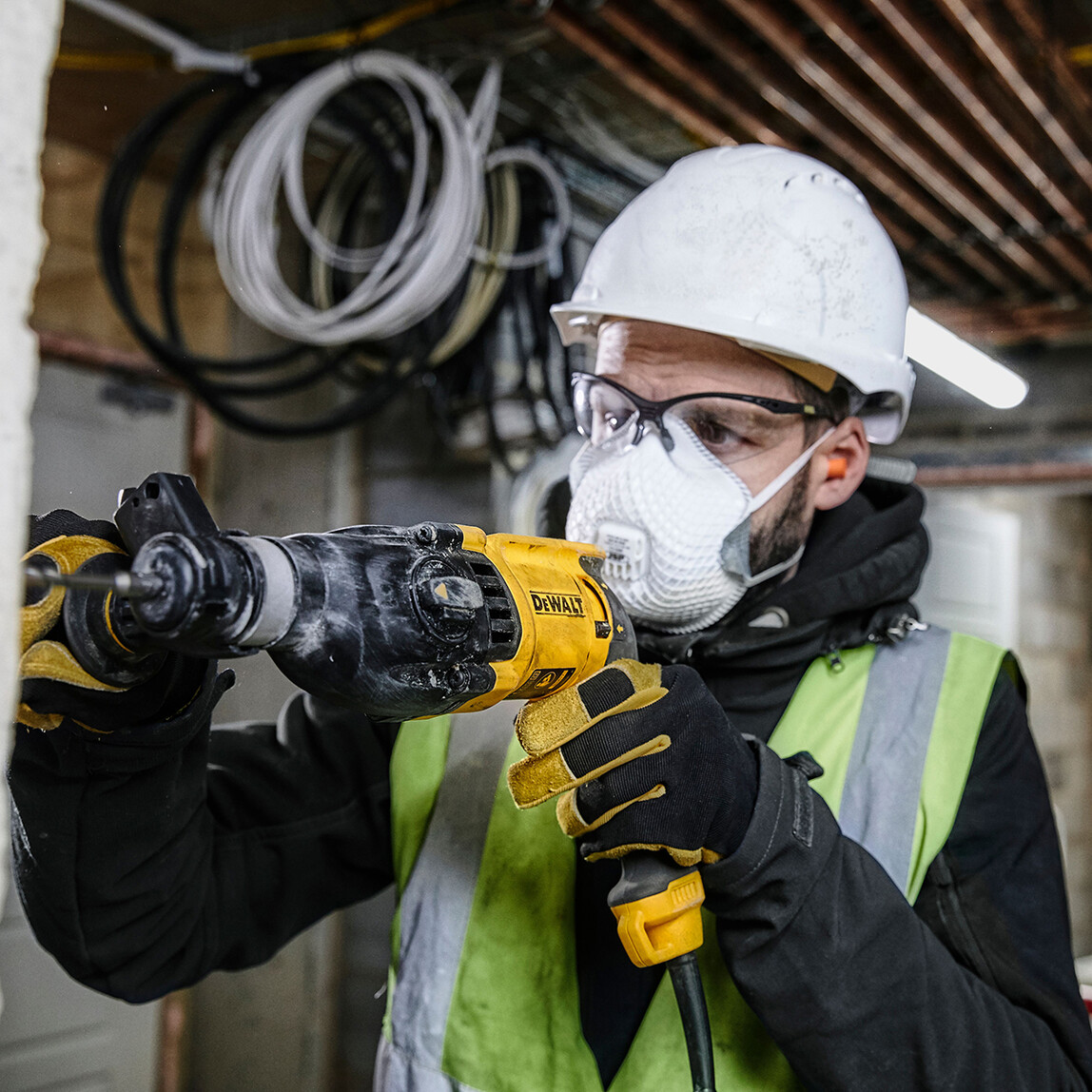    Dewalt D25133K 800W SDS Plus Pnömatik Kırıcı Delici Matkap (5 Parça Uç Seti Hediye!) 