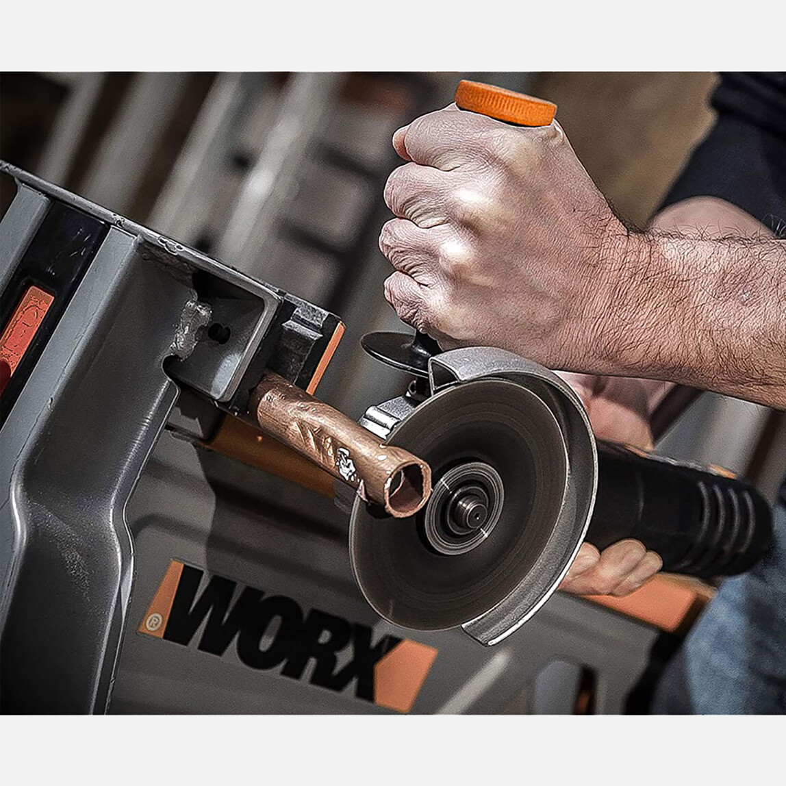    WORX WX803 20Volt 2.0/4.0 Ah. Li-ion Çift Akülü 125mm Profesyonel Şarjlı Avuç Taşlama  