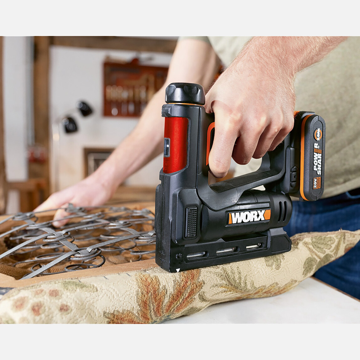    Worx WX843 20Volt/2.0Ah. Li-ion Şarjlı Profesyonel 6-14mm Zımba ve 15mm Çivi Çakma + 3500 adet Yedek Zımba ve Çivi 