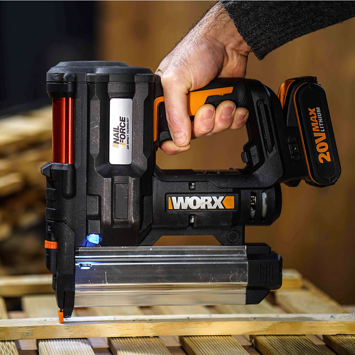    Worx WX840 20Volt/2.0Ah. Li-ion Şarjlı Profesyonel 16-40mm Zımba ve 15-50mm Çivi Çakma + 2900 Adet Yedek Zımba ve Çivi 