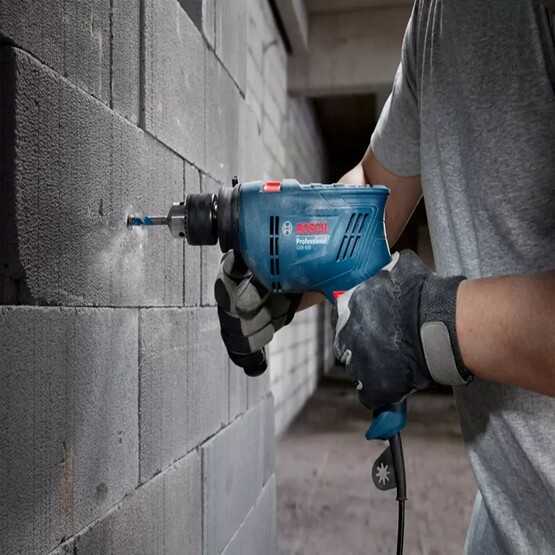 Bosch GSB 600 Profesyonel Darbeli Matkap (100 Parça Aksesuar Hediyeli)