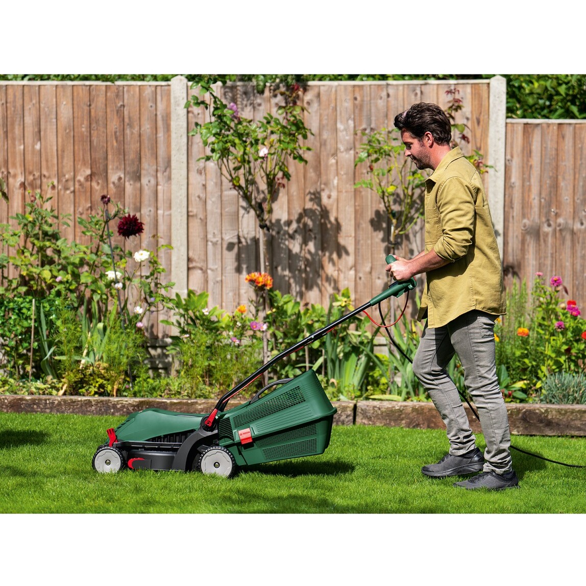    Bosch Universal Rotak 34-405 Çim Biçme Makinesi 