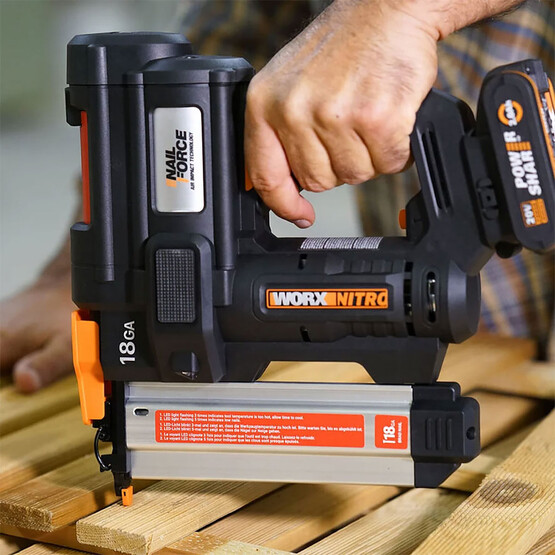 Worx WX842 20 Volt 2.0Ah Li-ion 15-50 mm Profesyonel Şarjlı Çivi Çakma Makinesi (2700 Adet Yedek Çivi Hediye)